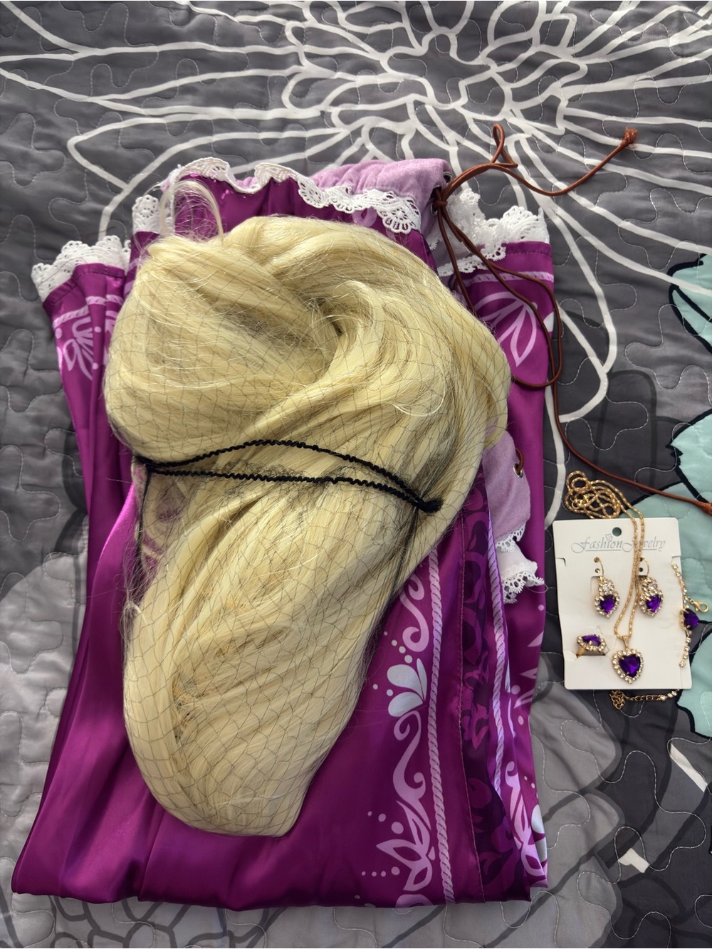 Rapunzel, Disney Princess Costume and wig! - Picture 6 of 6